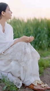 Nimrat Khaira feet photo thumbnail