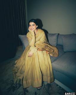 Nimrat Khaira feet photo thumbnail