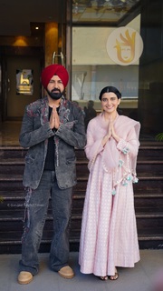 Nimrat Khaira feet photo thumbnail