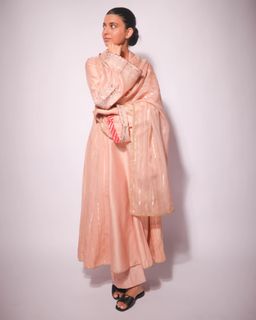 Nimrat Khaira feet photo thumbnail