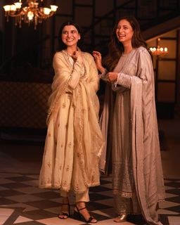 Nimrat Khaira feet photo thumbnail