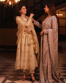 Nimrat Khaira feet photo thumbnail