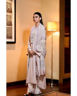 Nimrat Khaira feet photo thumbnail