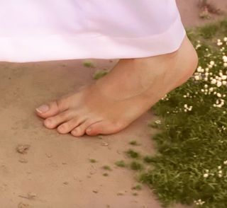 Nimrat Khaira feet photo thumbnail