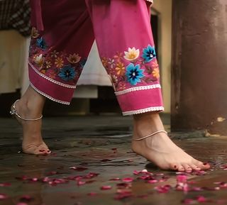 Nimrat Khaira feet photo thumbnail
