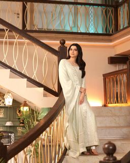 Nimrat Khaira feet photo thumbnail