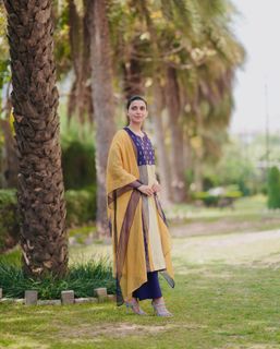 Nimrat Khaira feet photo thumbnail