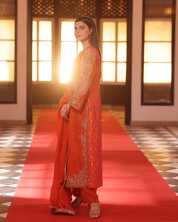 Nimrat Khaira feet photo thumbnail