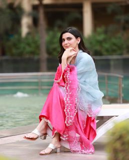 Nimrat Khaira feet photo thumbnail