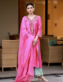 Nimrat Khaira feet photo thumbnail