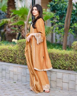 Nimrat Khaira feet photo thumbnail