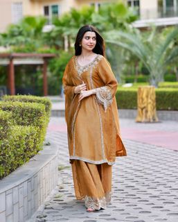 Nimrat Khaira feet photo thumbnail