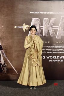 Nimrat Khaira feet photo thumbnail