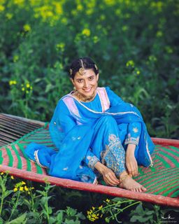 Nimrat Khaira feet photo thumbnail