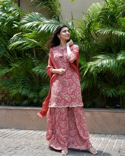 Nimrat Khaira feet photo thumbnail