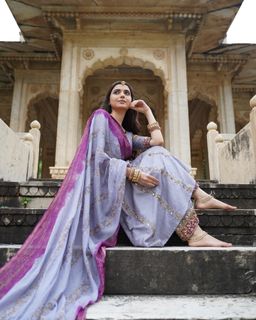 Nimrat Khaira feet photo thumbnail