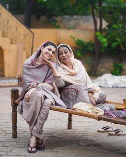 Nimrat Khaira feet photo thumbnail