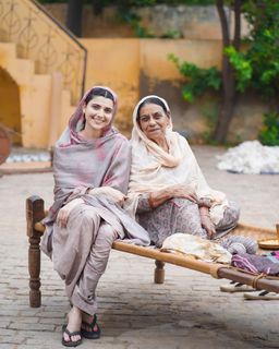 Nimrat Khaira feet photo thumbnail