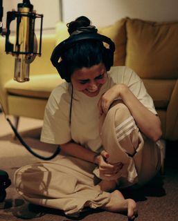 Nimrat Khaira feet photo thumbnail