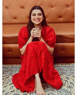 Nimrat Khaira feet photo thumbnail