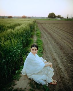 Nimrat Khaira feet photo thumbnail