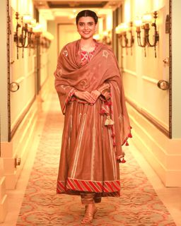 Nimrat Khaira feet photo thumbnail