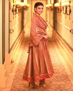 Nimrat Khaira feet photo thumbnail