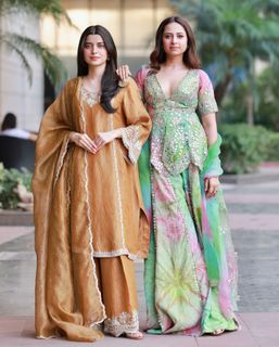 Nimrat Khaira feet photo thumbnail