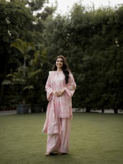 Nimrat Khaira feet photo thumbnail