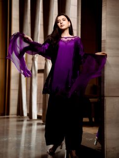 Nimrat Khaira feet photo thumbnail