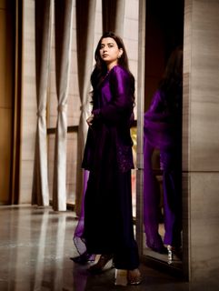 Nimrat Khaira feet photo thumbnail