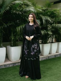 Nimrat Khaira feet photo thumbnail