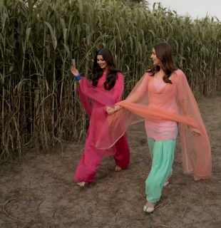 Nimrat Khaira feet photo 2