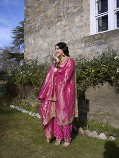 Nimrat Khaira feet photo 8