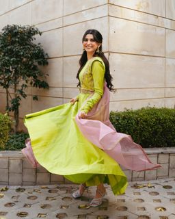 Nimrat Khaira feet photo 18