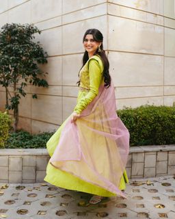 Nimrat Khaira feet photo 17