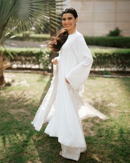 Nimrat Khaira feet photo 16