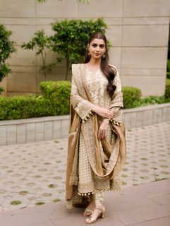 Nimrat Khaira feet photo 9