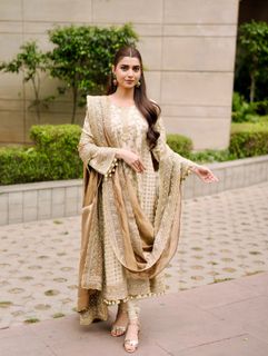 Nimrat Khaira feet photo 8
