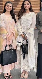 Nimrat Khaira feet photo 4