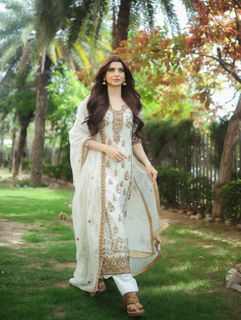 Nimrat Khaira feet photo 15