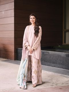 Nimrat Khaira feet photo 8