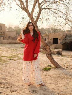 Nimrat Khaira feet photo 1