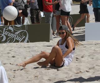 Nina Agdal feet photo thumbnail