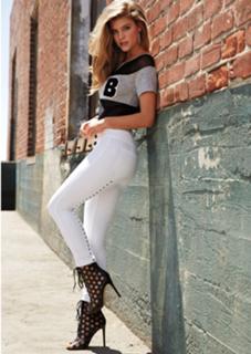 Nina Agdal feet photo thumbnail