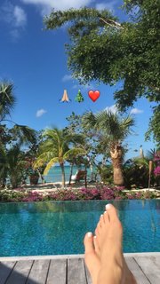 Nina Agdal feet photo thumbnail