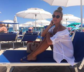 Nina Agdal feet photo thumbnail