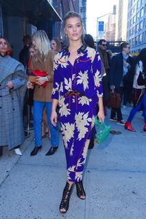Nina Agdal feet photo thumbnail