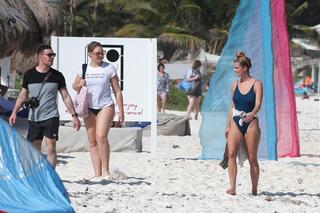 Nina Agdal feet photo thumbnail