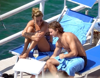 Nina Agdal feet photo thumbnail